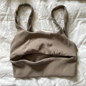Alo yoga cutout sports bra /crop top